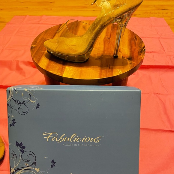 Clear pageant shoes by Fabulacous Size 8 with 4” Heel with tan soles - Picture 12 of 15